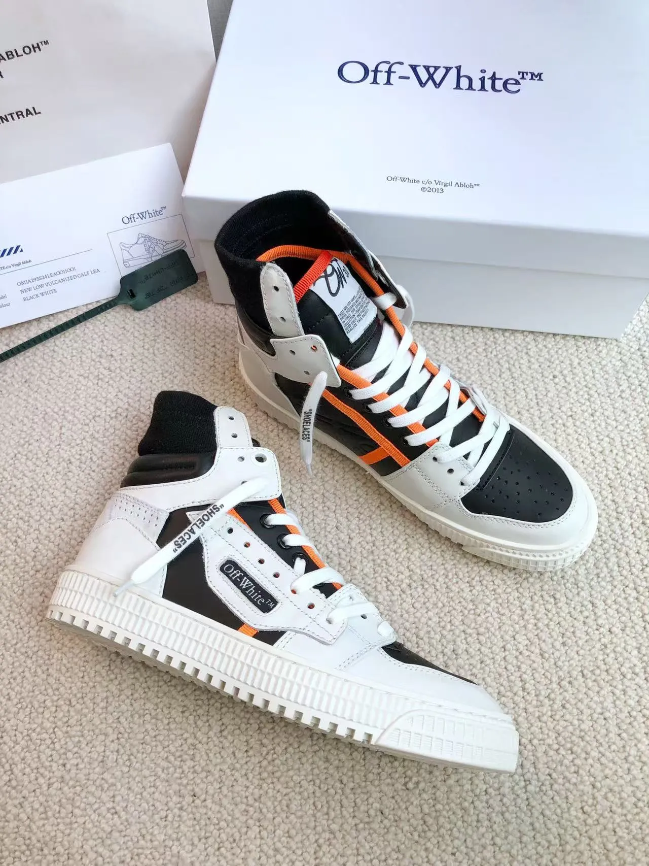 Men's men's shoes P660! 🌈🌈OFF WHITE🌈🌈 ⚡️Couple model⚡️🍓New color🍓 👉Ex-factory price: 130-45 The latest spring model of Gaobang street casual Martin style masterpiece, released the highest quality version on the market 👊 Series original mold opening, original lasting, production technology 1:1 original ➰🔜The best choice for more and more celebrities and Internet celebrities🔸In the classics Changes in the code🔸Innovate in the trend🔸Strive to break away from the shackles of bad street design🔝Although he is not the originator of fashion design, he is definitely a shining dark horse in avant-garde design🐴🆙Do not follow the trend🔅Not universal beauty🔅 Fabric💯First-layer cowhide Lining💯Imported skin-friendly and environmentally friendly polyester mesh Foot pads💯Original molded high-elastic environmentally friendly molding pads Midsole💯Original lasting process Outsole💯Rubber outsole Packaging💯Official website synchronized full set of packaging (brand wrapping paper, brand certificate, brand cloth bag)